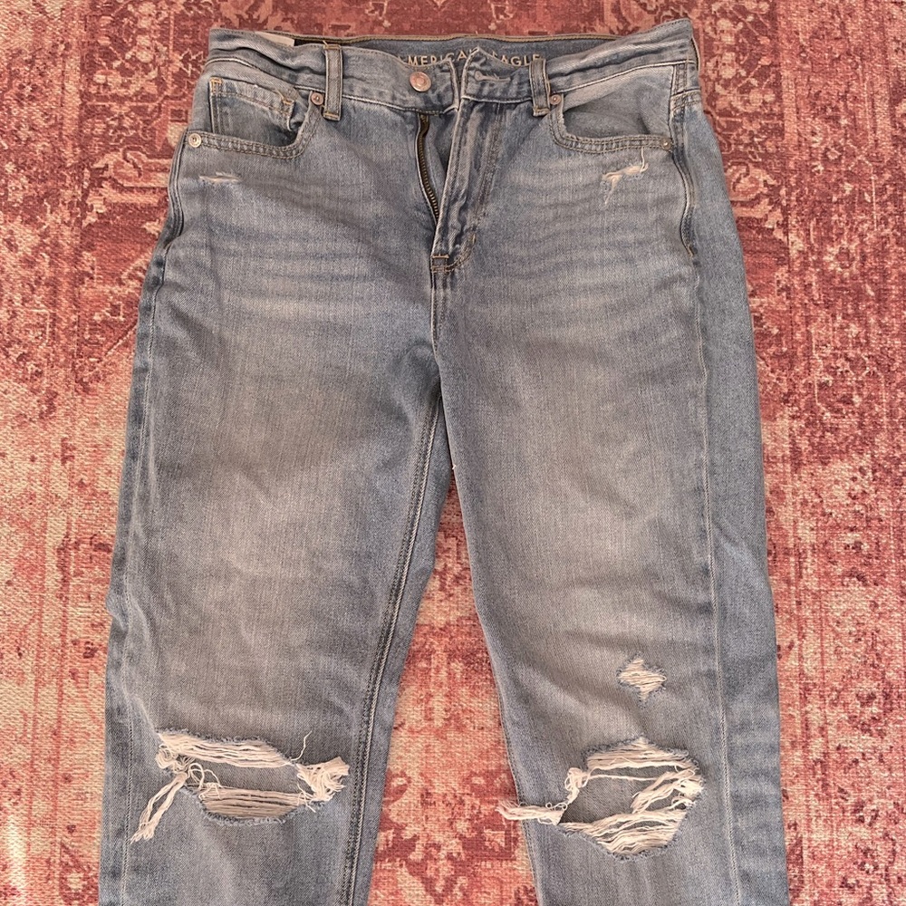 american eagle light blue high waisted jeans. size 2